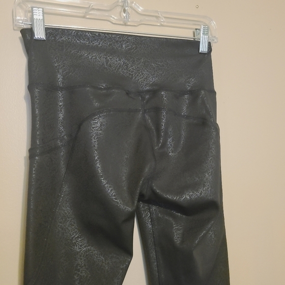 Ebb & Flow | Women's Black Floral Print Yoga Leggings (Size Small) - Picture 7 of 9